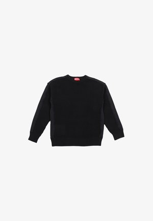 Maglione lungo a maniche lunghe in maglia a coste nera con collo rotondo e etichetta rossa del marchio Diesel all'interno del collo.