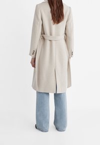 Stradivarius Mantel - off-white
