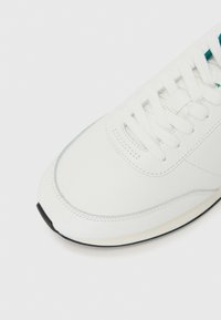 Calvin Klein Jeans RETRO RUNNER - Tenisice - bright white/galapagos