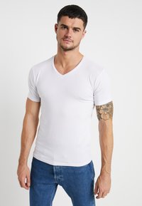 Carlo Colucci V-NECK 2 PACK - Jednoduché tričko - white