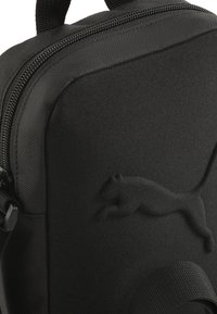 BUZZ PORTABLE - Sac bandoulière - puma black