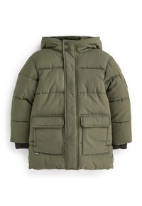 Giacca imbottita verde oliva con cappuccio, dotata di due tasche frontali, chiusure a snap e dettagli neri sui polsini per maggiore calore e comfort.