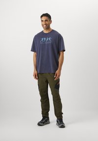 Under Armour ATHLETES  - T-shirts print - washed navy/blue smoke