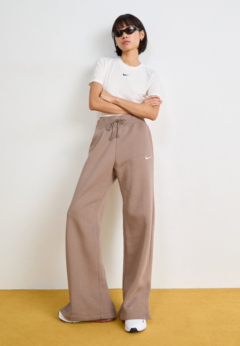 Nike Sportswear SPORTSWEAR PHOENIX FLEECE - Trainingsbroek - mink brown/sail/bruin - Zalando.be