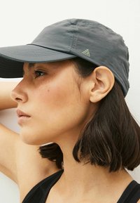 Next RUNNING - Lippalakki - grey