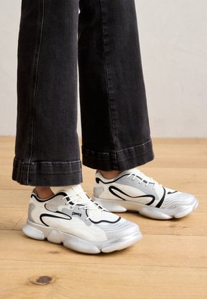 KARST UNISEX - Baskets basses - weiß grau
