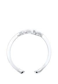 Silverfärgad manschettarmband med en slät, polerad yta. Har en minimalistisk design med avsmalnande ändar och tre runda accenter.