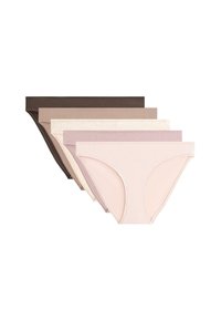 Päť párov dámskych bavlnených nohavičiek v rôznych neutrálnych farbách: tmavohnedá, svetlohnedá, béžová, svetloružová a malinová. Jednoduchý dizajn, bez vzorov.