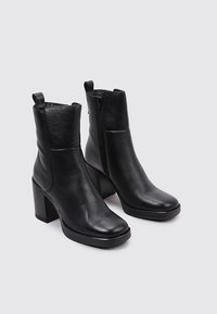 Sandra Fontán Botines de tacón - black