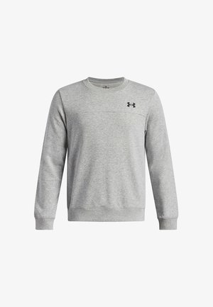 Sweat-shirt gris clair à manches longues et col rond, avec poignets et ourlet côtelés, avec un petit logo noir Under Armour sur le côté gauche de la poitrine.