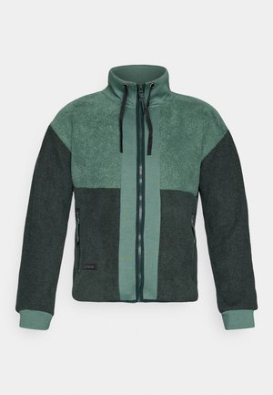 Grüne und dunkelgrüne Fleecejacke mit vollem Frontreißverschluss, hohem Kragen, Kordelzügen und seitlichen Reißverschlusstaschen.