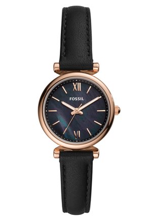 Montre-bracelet Fossil ronde avec bracelet en cuir noir, boîtier en or rose, cadran noir irisé, et index des heures en chiffres romains et bâtons en or rose.