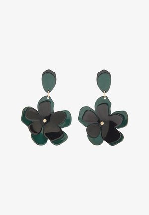 Zielono-czarne kolczyki wiszące w kształcie warstwowych kwiatów z centralnymi elementami w kolorze złota i sztyftami w kształcie kropli.