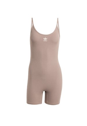 Žebrovaný body v svetlej béžovej farbe s tenkými ramienkami a hlbokým výstrihom, s malým bielym logom Adidas na hrudi. Krátke nohavice.