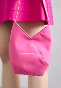 Niet geselecteerd, carmine rose