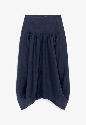 Gonna blu navy a vita alta con ampia fascia in vita, tessuto arricciato nella parte inferiore e orlo asimmetrico irregolare che crea un effetto drappeggiato.