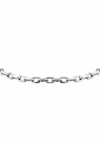 Collana in argento sterling con catena caratterizzata da anelli ovali intrecciati, con accenti lucidi e testurizzati, creando un aspetto a strati.
