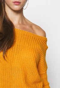 Missguided Stickad tröja - mustard yellow