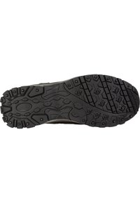 Svart gummisul med djupa mönster för grepp, inklusive hexagonala och ovala former; förstärkt häl; hållbar design för grepp på olika ytor.