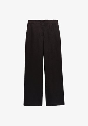 Szerokie spodnie w czarnym teksturowanym materiale, z wysokim stanem i bez widocznych zapięć. Gładkie wykończenie z delikatnym wzorem zmarszczek.