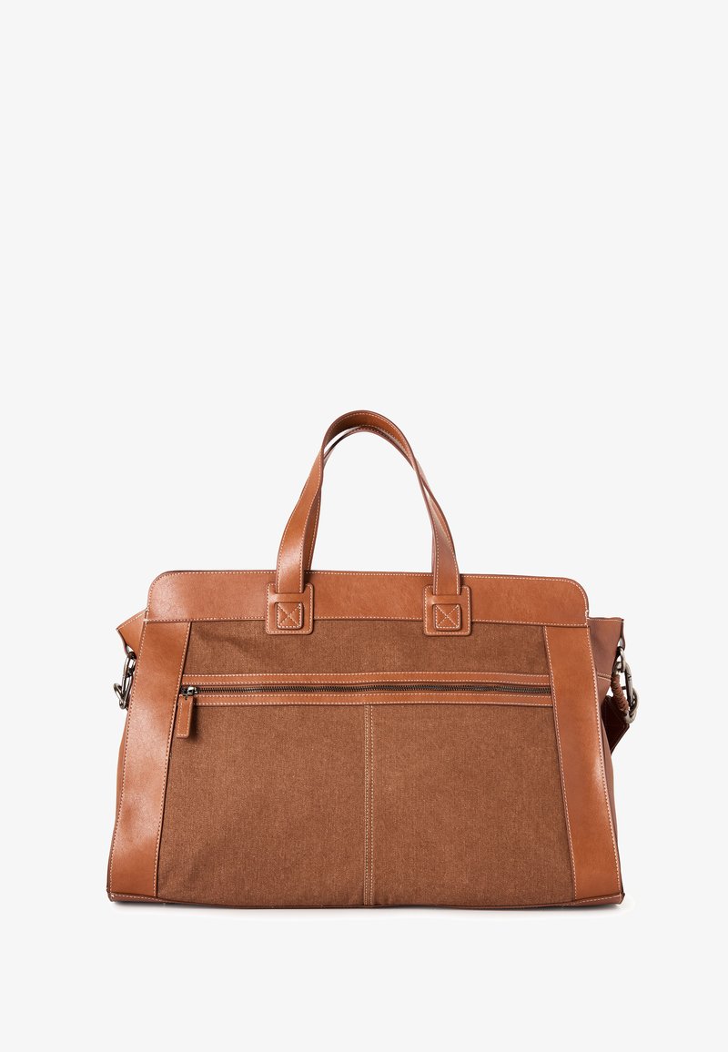 Borsa a mano in tessuto marrone e pelle con due manici e una tasca frontale con cerniera, progettata per trasportare effetti personali.