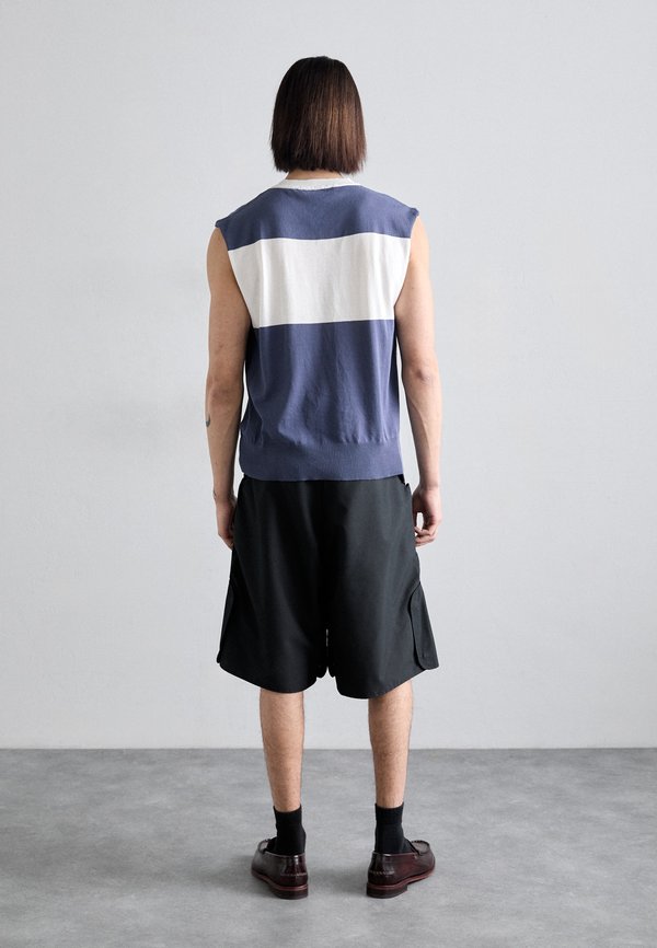 OLLIE VEST - Jumper3