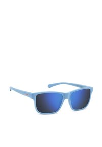 Occhiali da sole in plastica azzurri con montatura quadrata e lenti blu. Presentano un logo sottile in arancione sul braccio.