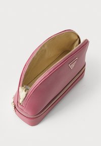Guess LARGE DOME - Trousse - flamingo