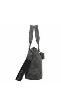 Borsa grigia testurizzata con forma curva, doppi manici e tracolla rimovibile. Presenta un accento con logo sulla tracolla e chiusura con zip.