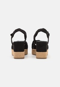 Tamaris Sandali z visoko peto - black