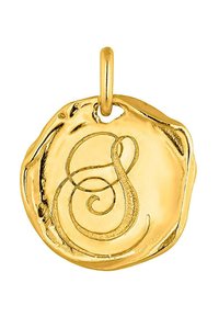 Colgante de oro con un diseño circular y ondulado que presenta una letra "S" en cursiva grabada en el centro. Superficie lisa y brillante con un lazo para colgar.