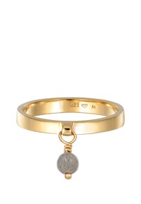 Guldplateret ring med en glat bånd og en grå perle hængende ved en guldfjeder accent. Mærket med "925" for sterlingsølv.