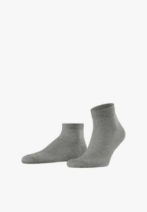 Chaussettes anklet grises en mélange de coton, avec un revers côtelé et une texture lisse, conçues pour un usage décontracté. Deux paires présentées.