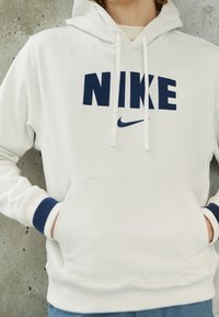 Nike Sportswear Hoodie - white
