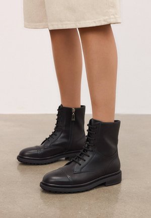 Kazar LIAMA - Stivaletti con plateau - black