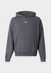 Sweat à capuche gris foncé avec poche avant et petit logo blanc centré sur la poitrine.