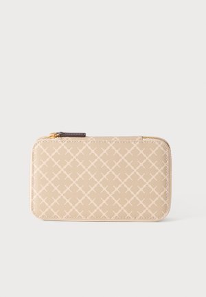 Beežist tekstuuriga materjalist lukuga rahakott, millel on reljeefne ristkasupikk muster, kuldne lukk ja tumepruun aksent.