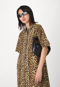 YAS YASLEONORA DRESS - Džinsa auduma kleita - multicolor