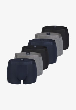 Kuusi paria miesten bokserialushousuja laivastonsinisinä, harmaana ja mustana, aseteltuna porrastettuun riviin, jossa "JOOP!"-logo vyötäröllä.