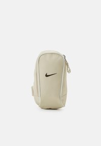 ESSENTIALS CROSSBODY UNISEX - Rankinė per petį - sanddrift/sail/baroque brown