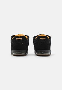 Globe SABRE - Sapatilhas - black/toffee