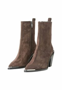NEWD. - Botki na obcasie