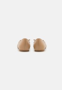 MICHAEL Michael Kors NORI FLEX FLAT - Ballerine - camel