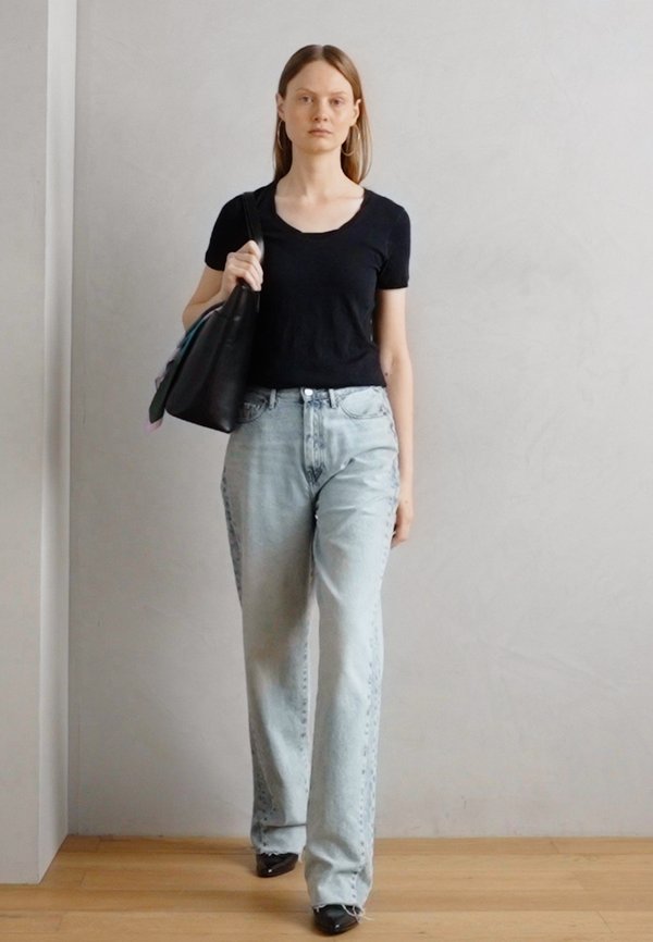 DEEP ROUND NECK TWISTED - Basic T-shirt3