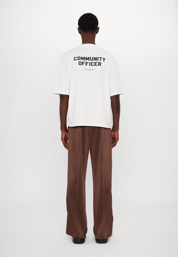 OFFICER PRINTED TEE - Print T-shirt2