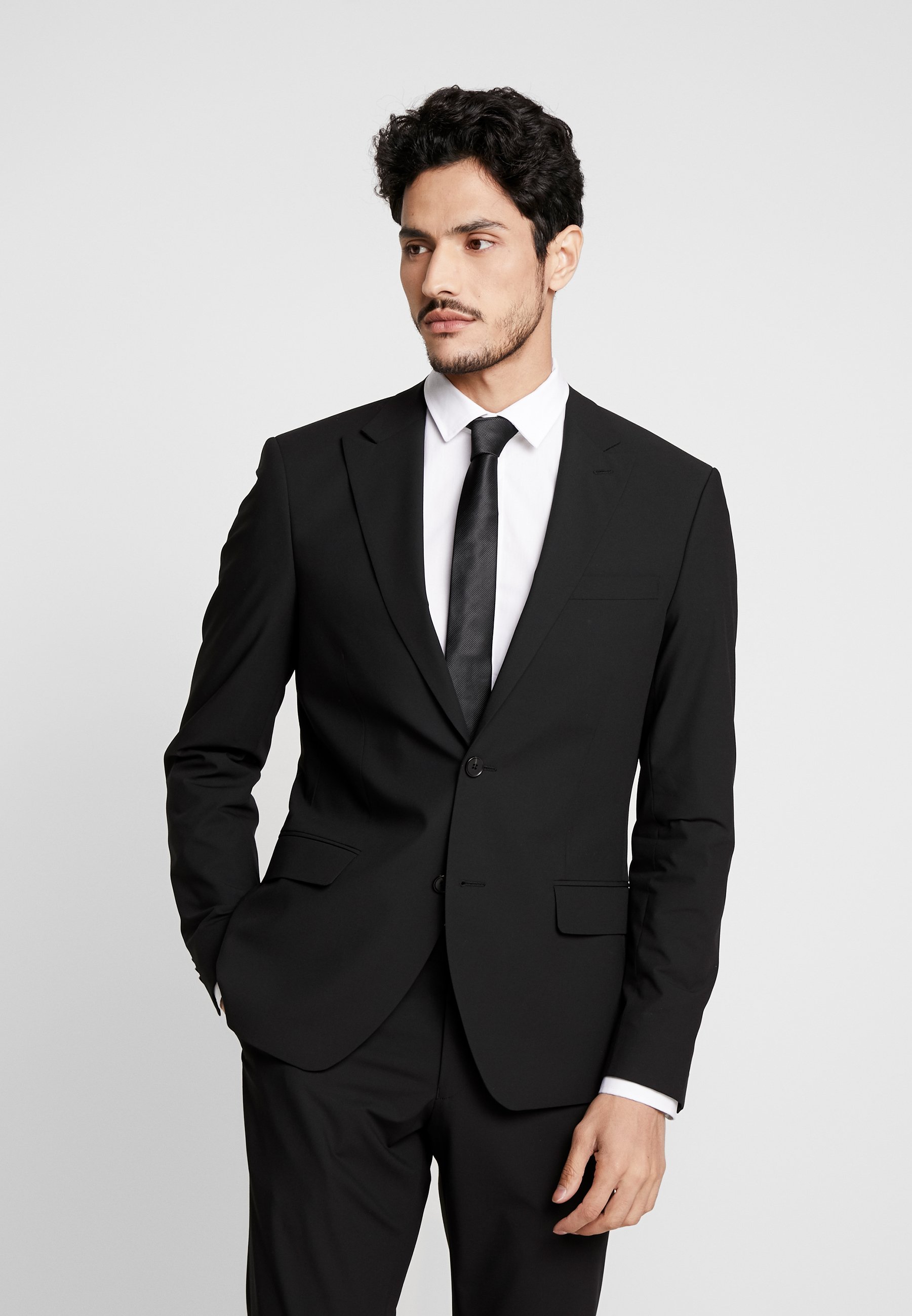 Bertoni DREJER JEPSEN SUIT Dress black Zalando.no Bertoni MALMÖ Kåpe frakk camelbeige Zalando.no
