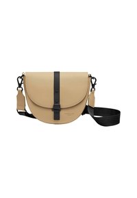 Beige crossover taske lavet af glat kunstlæder, med en rund klap, sort rem og en sort spænde detalje foran.
