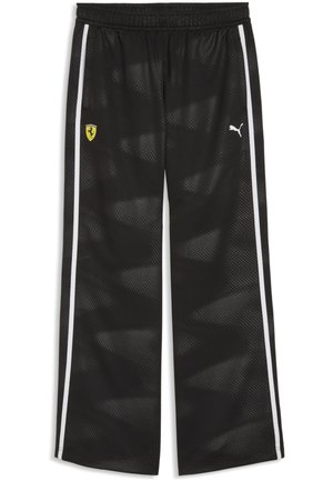 Pantaloni della tuta neri Puma con strisce laterali bianche e un sottile motivo geometrico, con i loghi Ferrari e Puma sui lati anteriori.
