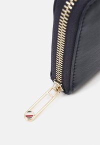 Tommy Hilfiger ICONIC LARGE - Portefeuille - space blue