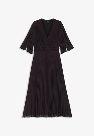 Abito midi nero plissettato con scollo a V, maniche svasate 3/4 e dettagli in vita arricciata.